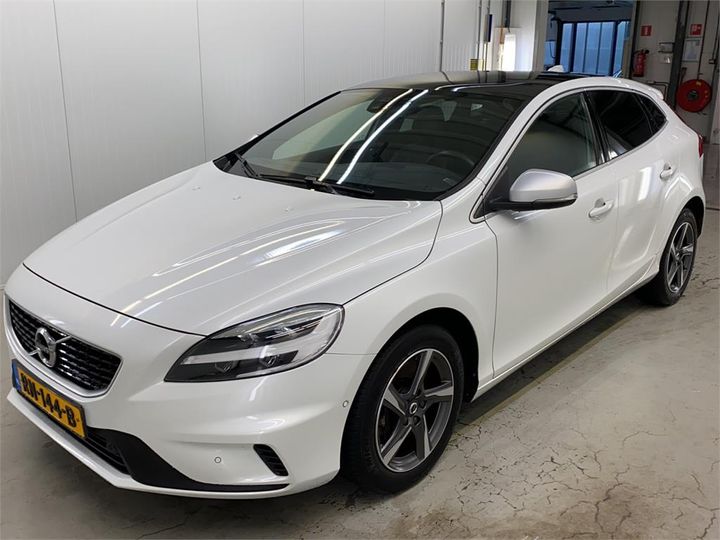 VOLVO V40 2017 yv1mv7981j2488673