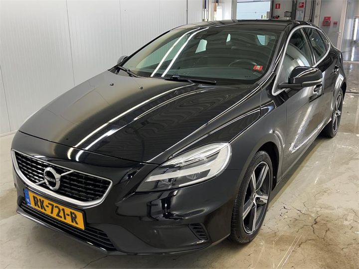 VOLVO V40 2017 yv1mv7981j2489031