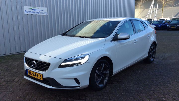 VOLVO V40 2018 yv1mv7981j2489918