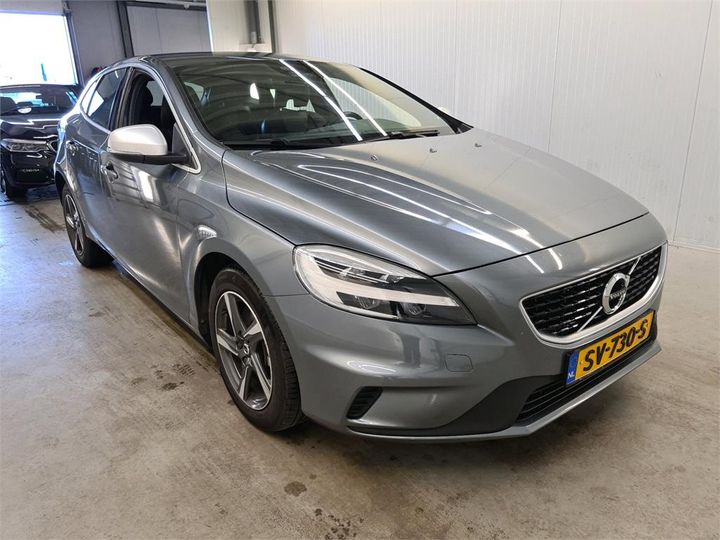 VOLVO V40 2018 yv1mv7981j2491093