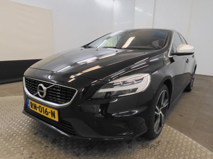 VOLVO V40 2018 yv1mv7981j2491119