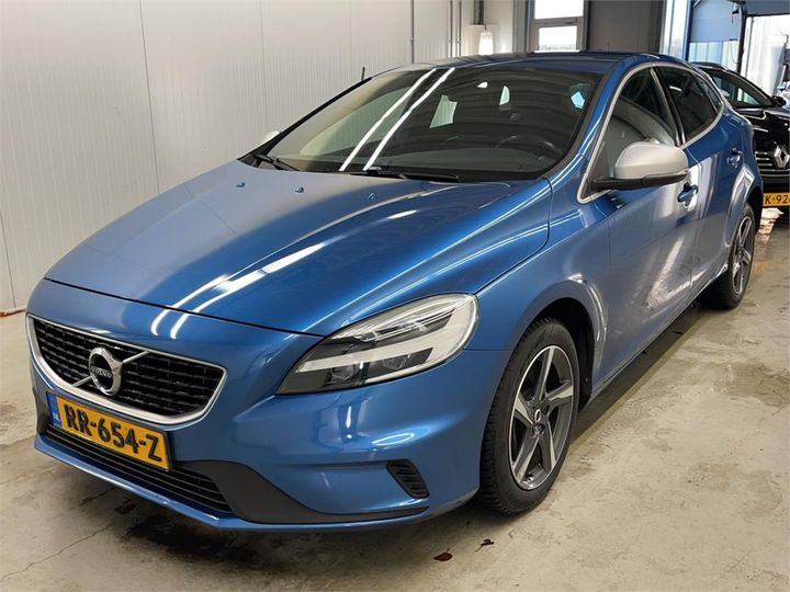 VOLVO V40 2018 yv1mv7981j2491135