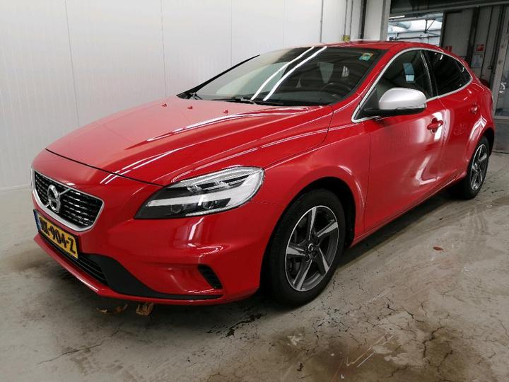 VOLVO V40 2017 yv1mv7981j2492049