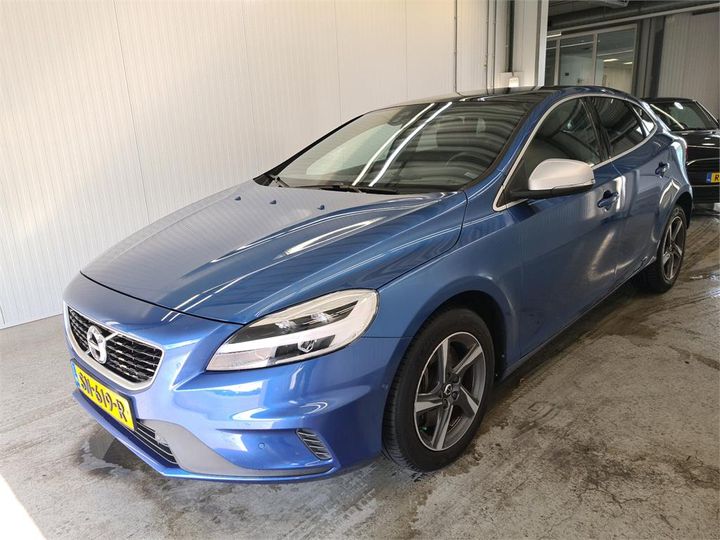 VOLVO V40 2018 yv1mv7981j2492628