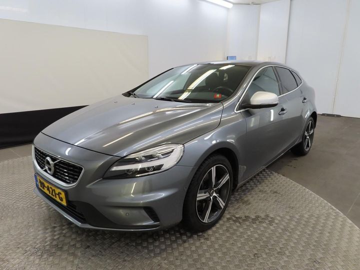 VOLVO V40 2018 yv1mv7981j2492897