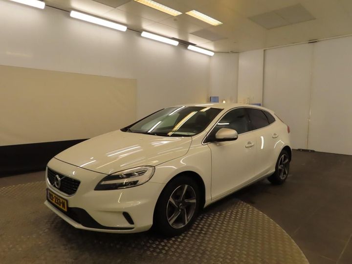 VOLVO V40 2018 yv1mv7981j2493227