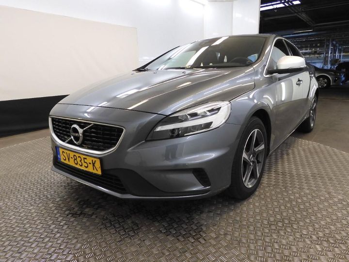 VOLVO V40 2018 yv1mv7981j2493278