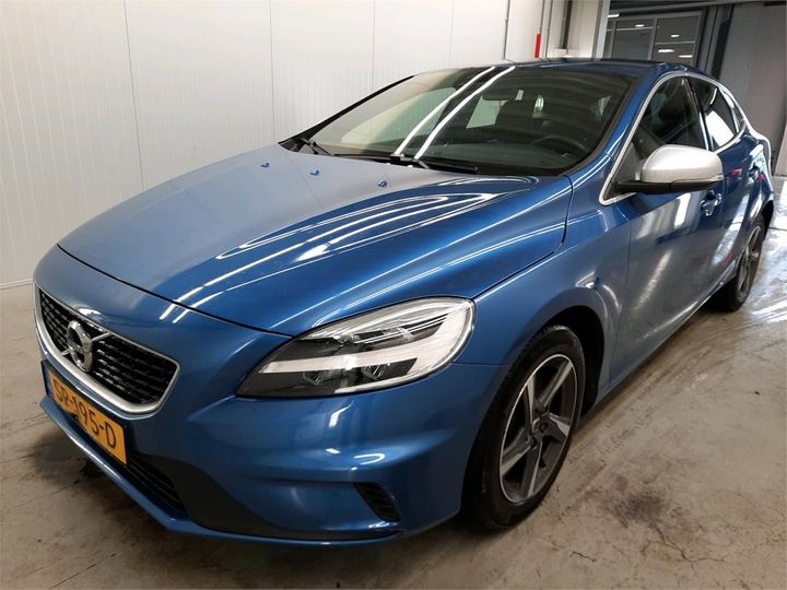 VOLVO V40 2018 yv1mv7981j2493415