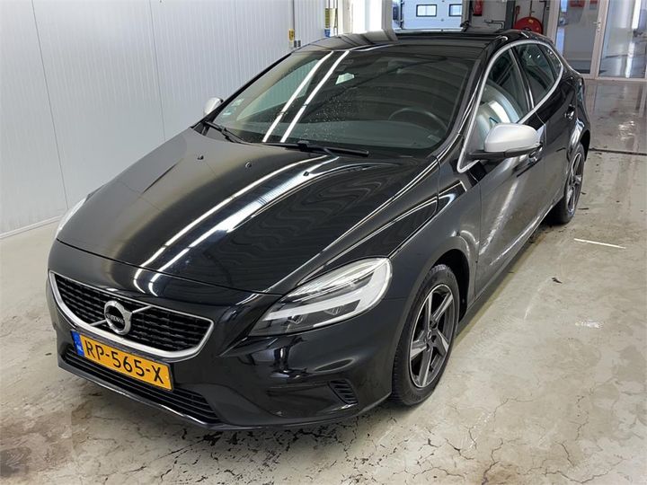 VOLVO V40 2018 yv1mv7981j2493602