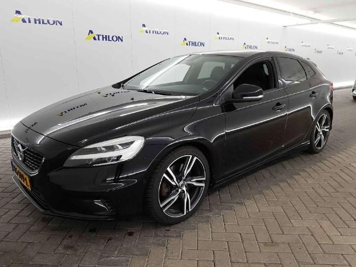 VOLVO V40 2018 yv1mv7981j2494386