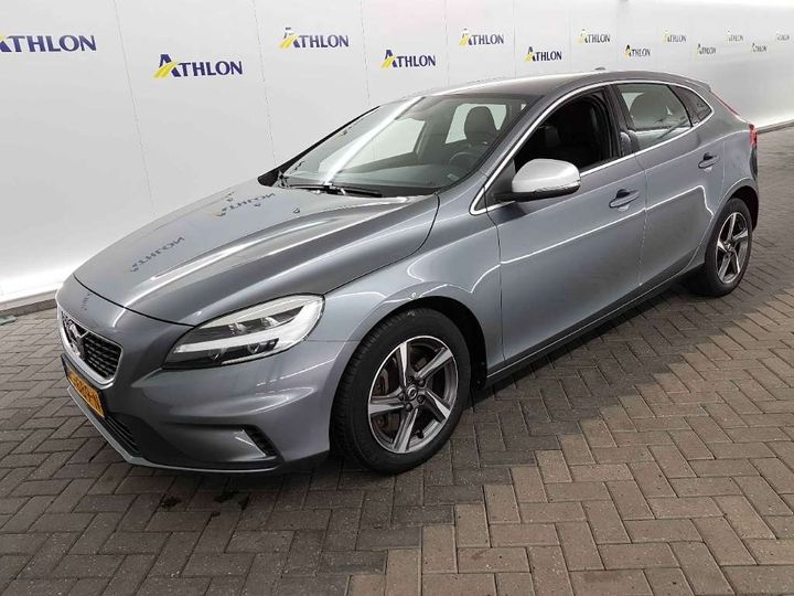 VOLVO V40 2018 yv1mv7981j2494918