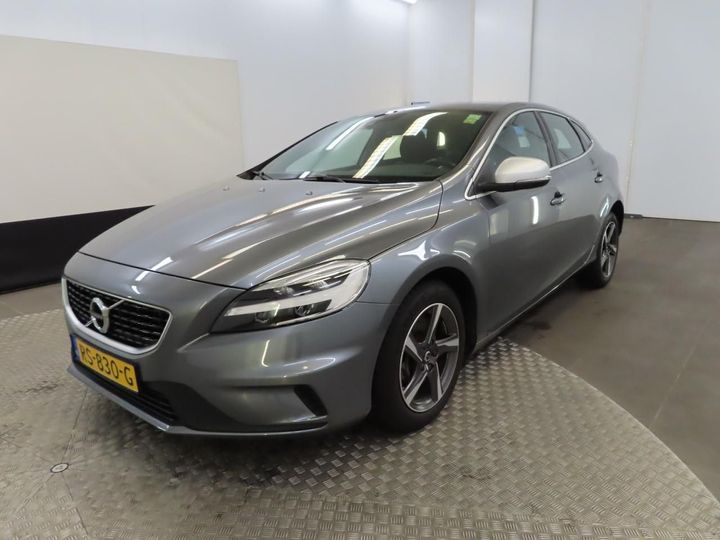 VOLVO V40 2018 yv1mv7981j2494934