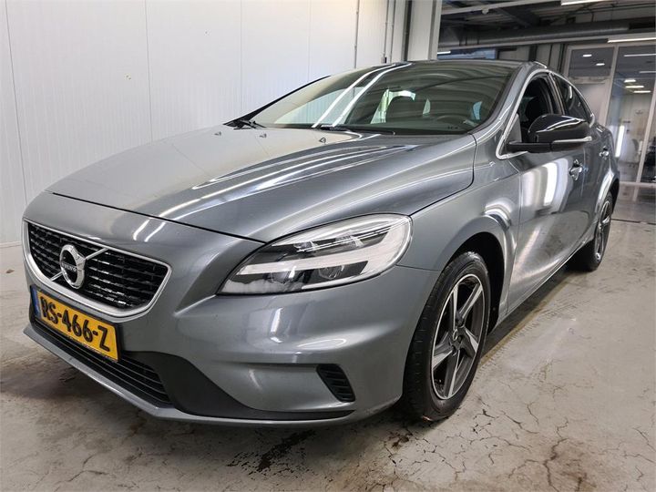 VOLVO V40 2018 yv1mv7981j2496351