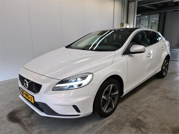 VOLVO V40 2018 yv1mv7981j2496430