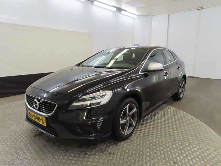 VOLVO V40 2018 yv1mv7981j2497526