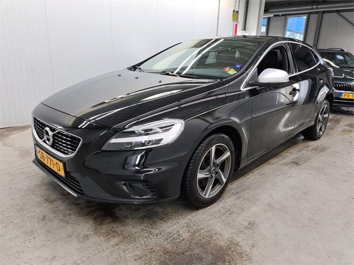 VOLVO V40 2018 yv1mv7981j2497878