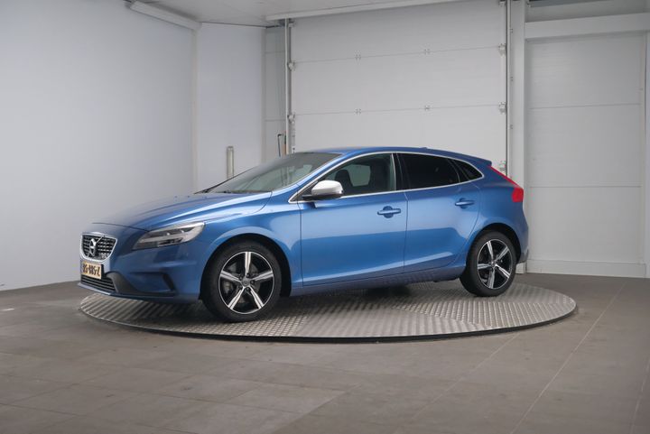 VOLVO V40 2018 yv1mv7981j2498666