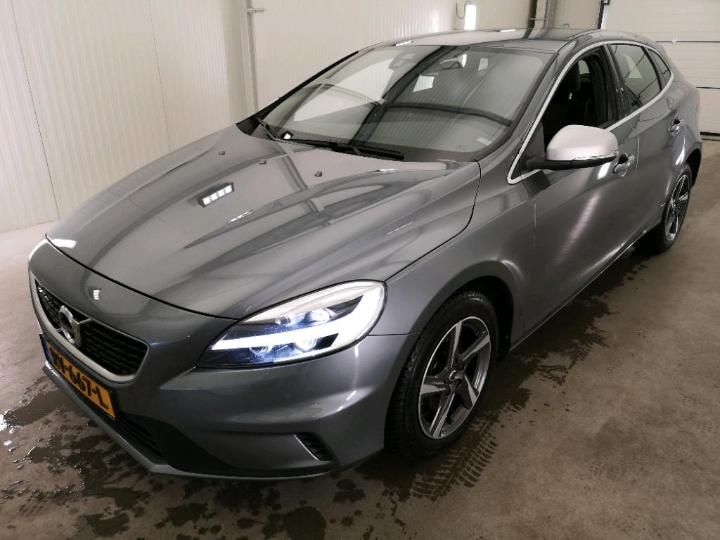 VOLVO V40 2018 yv1mv7981j2501333