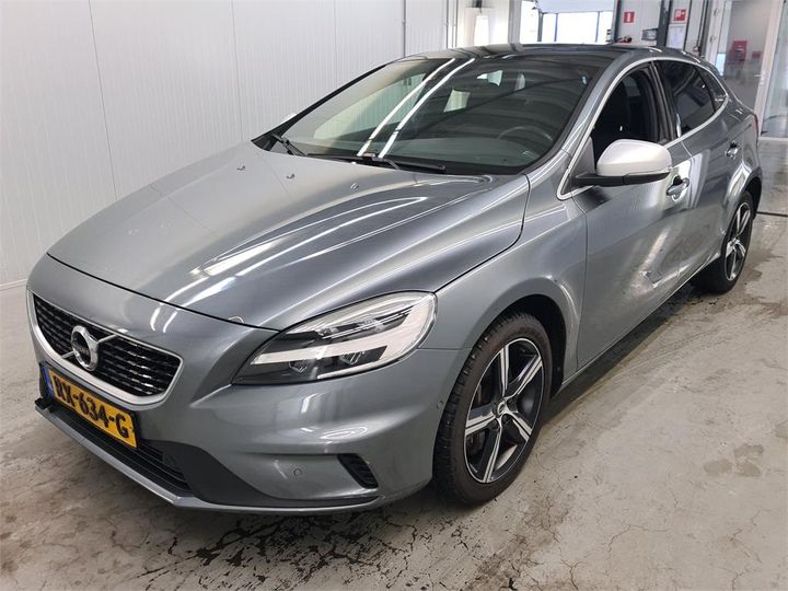 VOLVO V40 2018 yv1mv7981j2504196