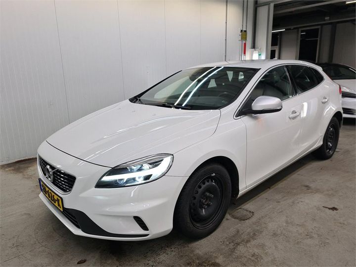 VOLVO V40 2018 yv1mv7981j2505653