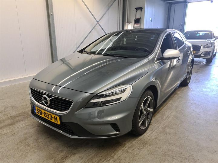 VOLVO V40 2018 yv1mv7981j2505808