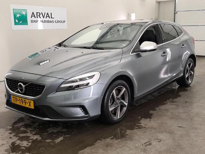 VOLVO V40 2018 yv1mv7981j2506157