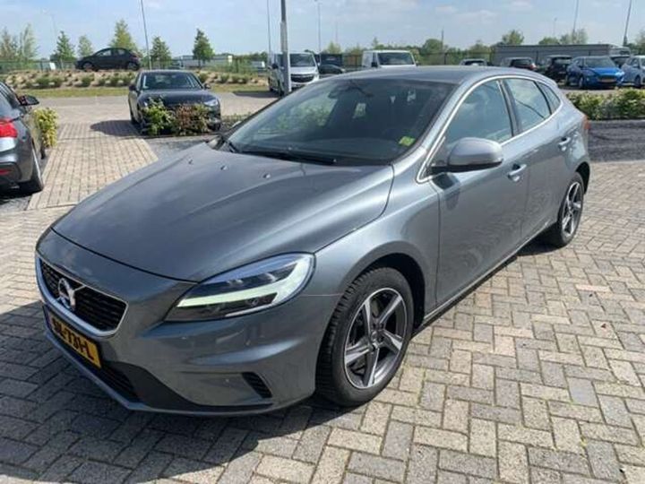 VOLVO V40 2018 yv1mv7981j2506224