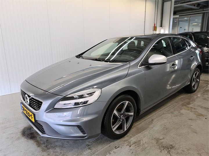 VOLVO V40 2018 yv1mv7981j2506248