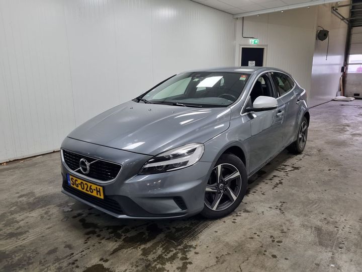 VOLVO V40 2018 yv1mv7981j2510120