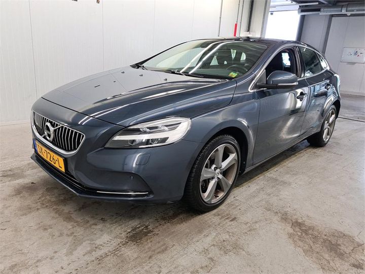 VOLVO V40 2018 yv1mv7981j2511265