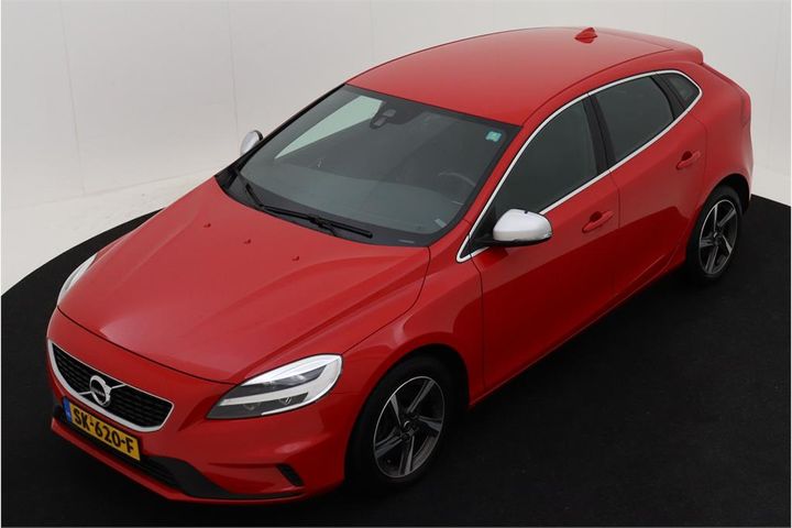 VOLVO V40 2018 yv1mv7981j2511681