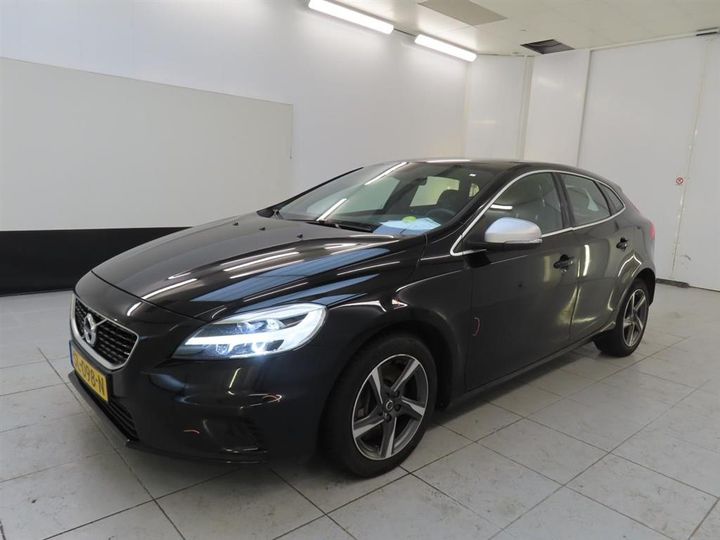 VOLVO V40 2018 yv1mv7981j2513438