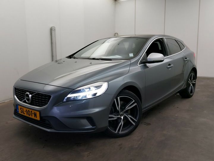 VOLVO V40 2018 yv1mv7981j2513583