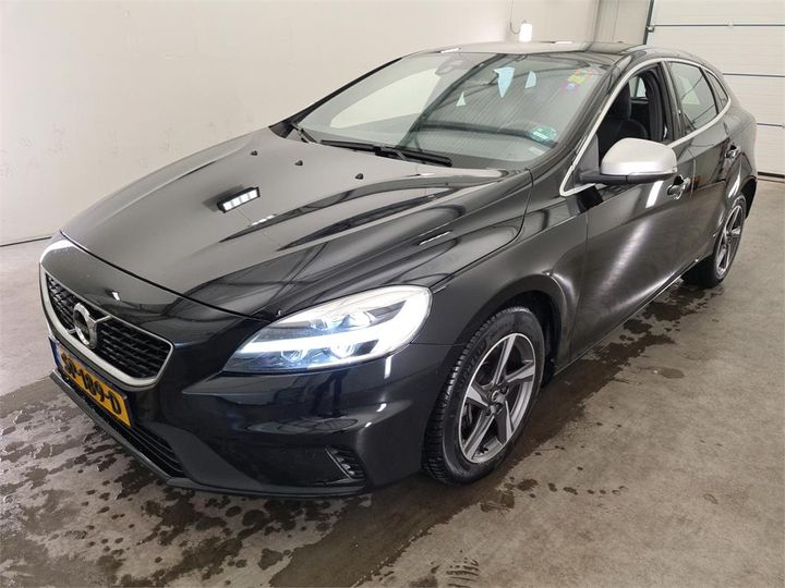 VOLVO V40 2018 yv1mv7981j2514215