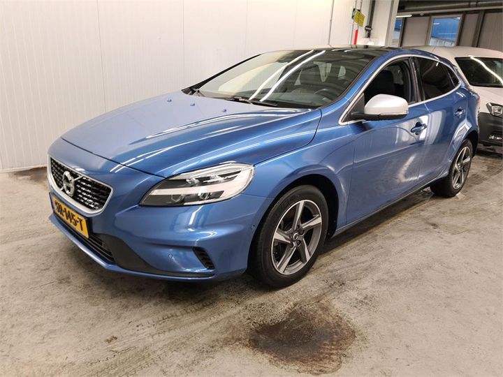 VOLVO V40 2018 yv1mv7981j2514775