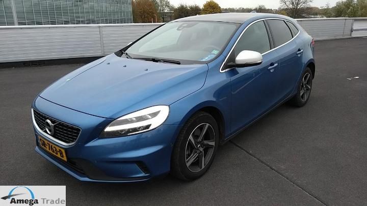 VOLVO V40 2018 yv1mv7981j2514936