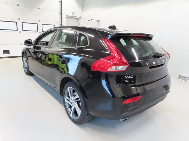 VOLVO V40 2017 yv1mv79l0j2450067