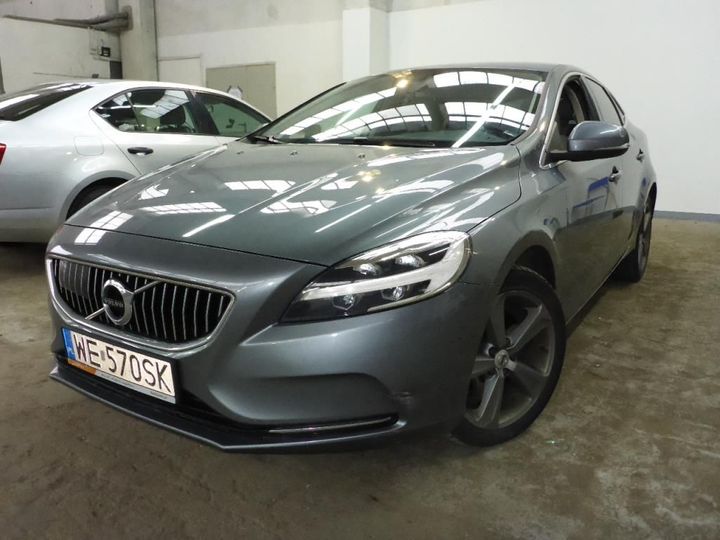 VOLVO V40 2018 yv1mv79l1j2497671