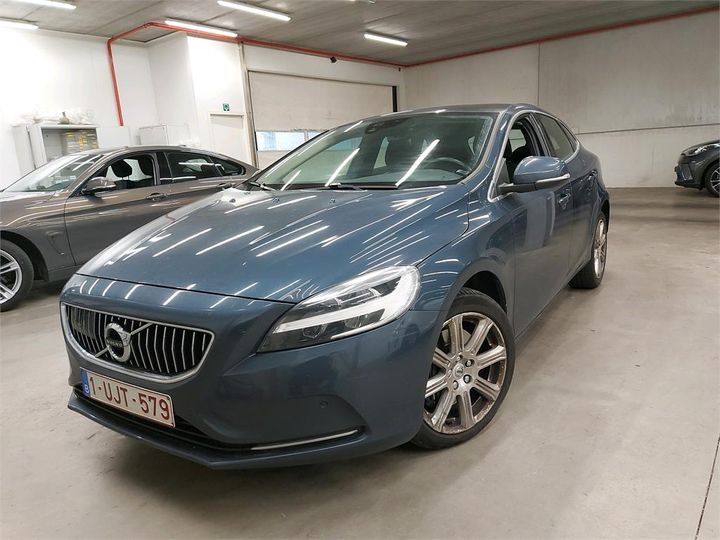 VOLVO V 40 2018 yv1mv79l1j2513939