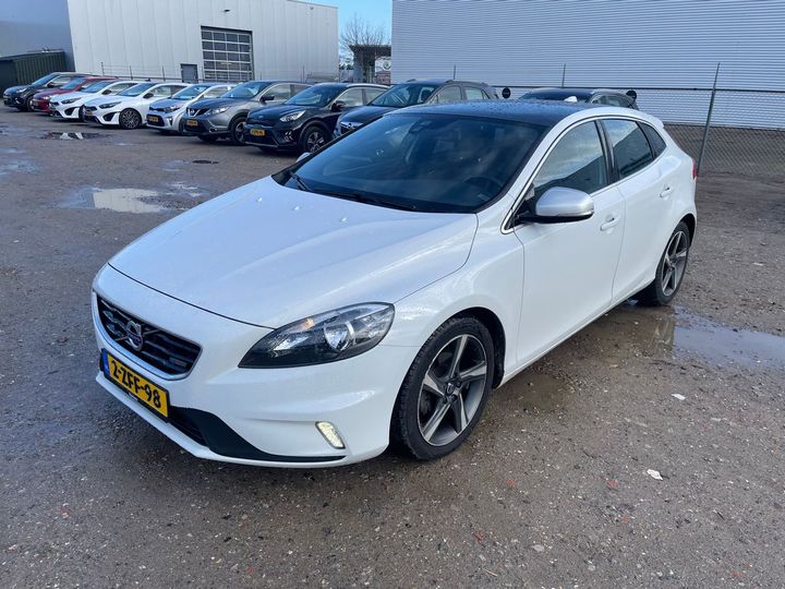 VOLVO V40 2014 yv1mv8431f2218620