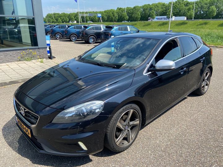 VOLVO V40 2013 yv1mv8461e2085424