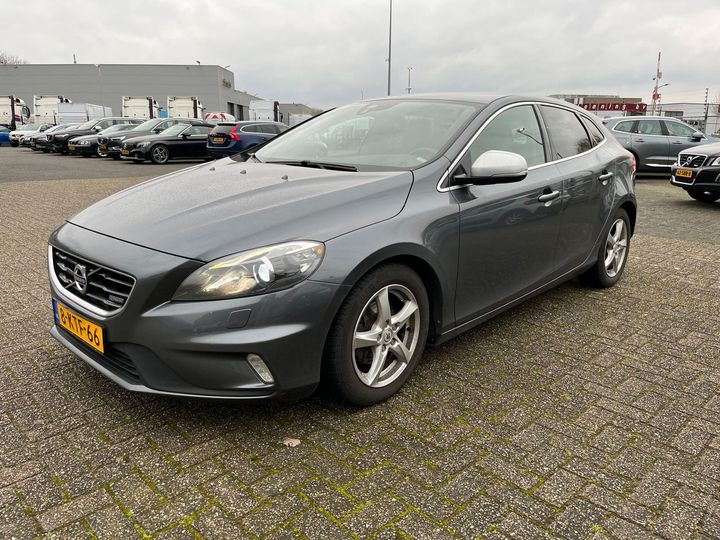 VOLVO V40 2013 yv1mv8461e2089230