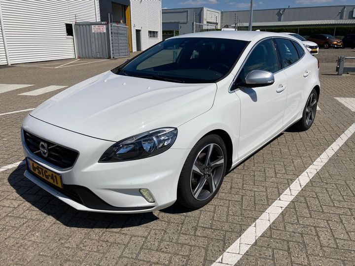 VOLVO V40 2013 yv1mv8461e2120521