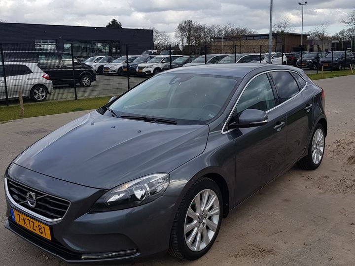 VOLVO V40 2013 yv1mv8481e2092176