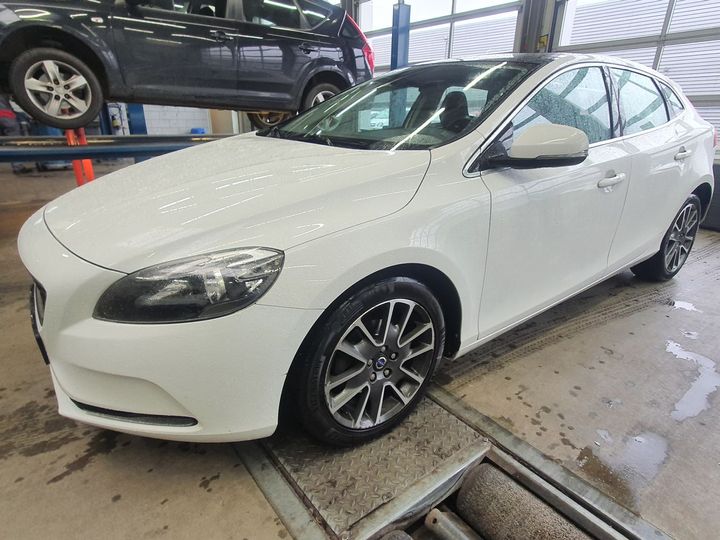 VOLVO V40 2013 yv1mv8481e2094383