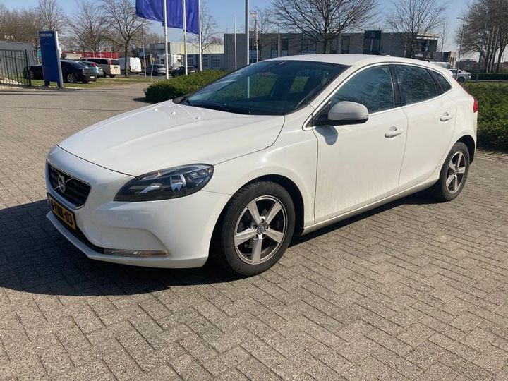 VOLVO V40 2013 yv1mv8481e2108518