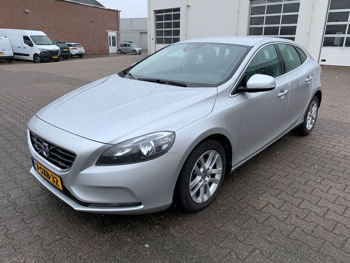 VOLVO V40 2013 yv1mv8481e2117704