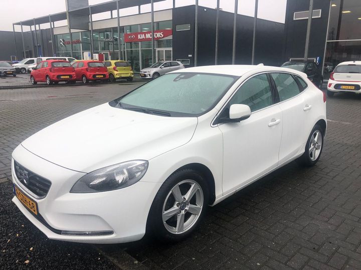 VOLVO V40 2013 yv1mv8481e2127489