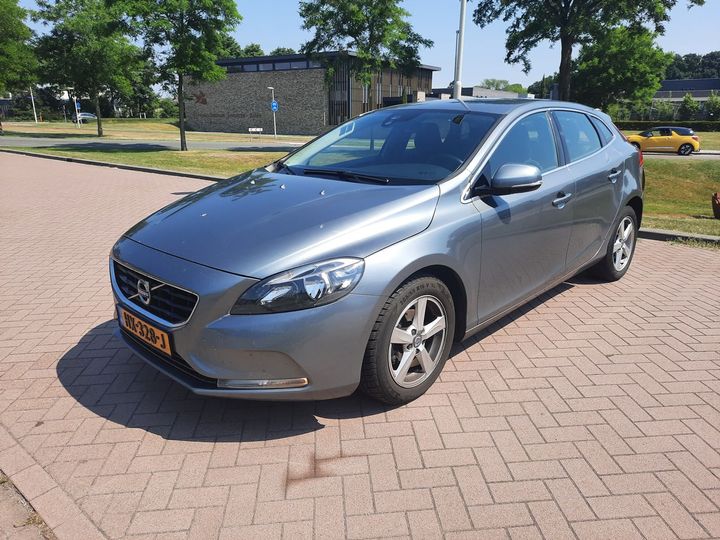 VOLVO V40 2015 yv1mv8481f2233426