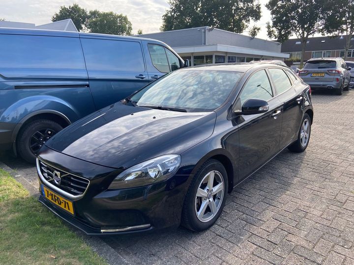 VOLVO V40 2014 yv1mva851f2179927